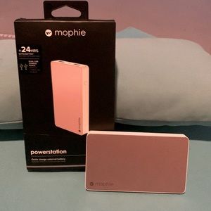 Mophie Powerstation⚡️FREE WITH A 30$ purchase💕💕💕⭐️